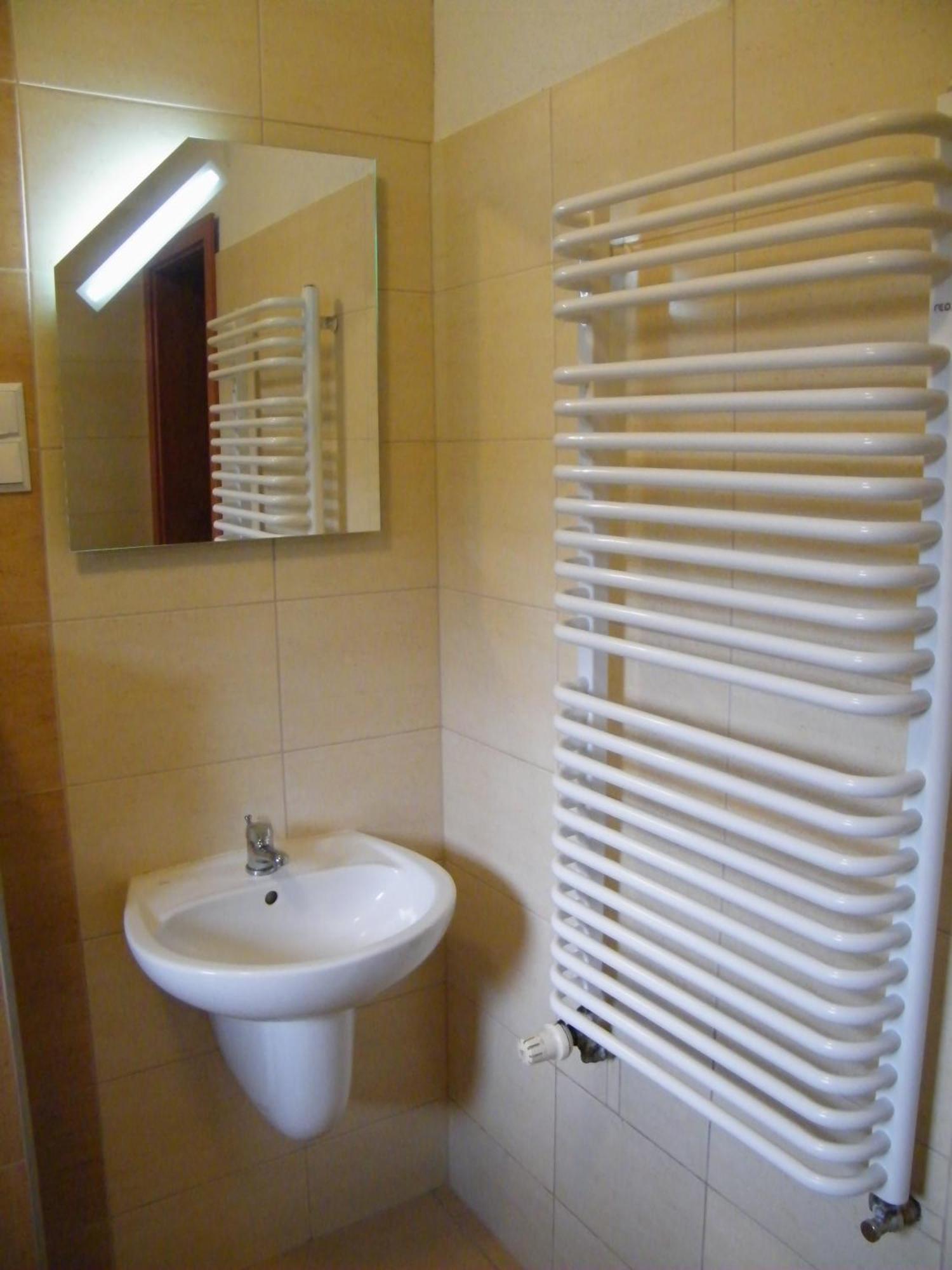 Hotel Dom Wczasowy Góralówka Międzybrodzie Bialskie Zewnętrze zdjęcie